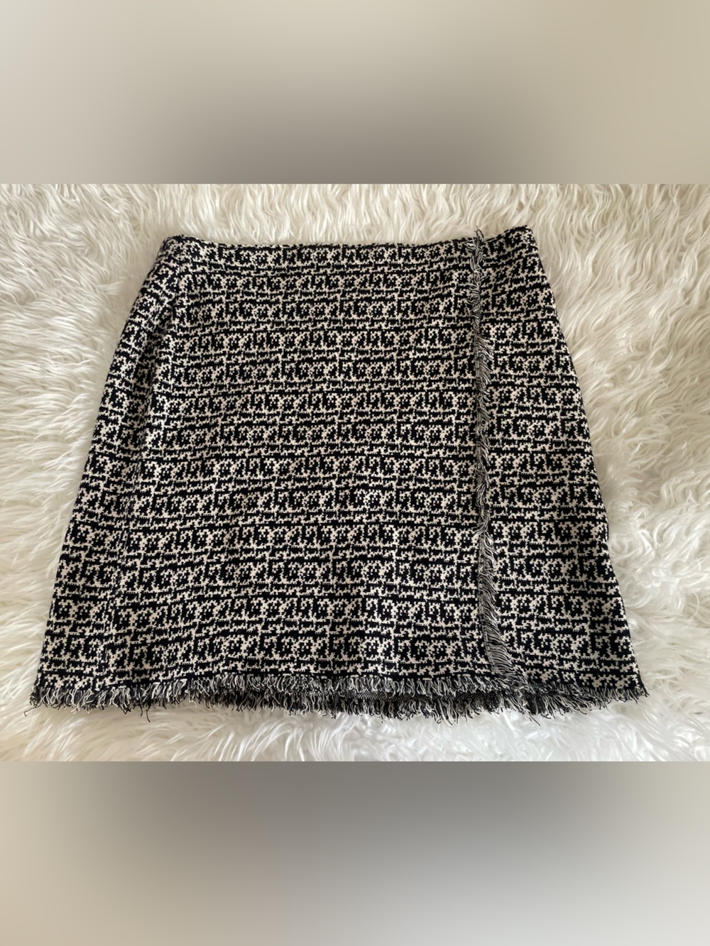 Max Studio London NWT Women’s Slip On Tweed Faux Wrap Fringe Hem Skirt. Large